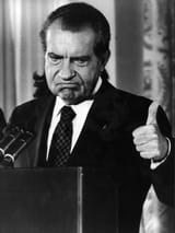 nixon-thumbs-up