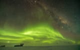 southern_lights_over_keck_array_cmb_telescope__antarctica