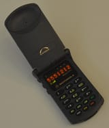 First_Generation_Motorola_StarTAC_cellular_phone