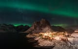 northern_lights_over_hamnoy__lofoten_islands__norway