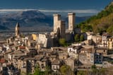 view_of_pacentro__with_monte_sirente_in_the_distance__abruzzo__italy