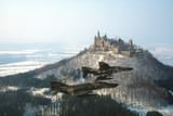 Two_McDonnell_Douglas_F-4E_Phantom_II_of_the_512th_and_526th_TFS_(USAF)_fly_past_Hohenzollern_Castle,_Germany,_20_March_1985_(6402285)