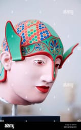 brightly-painted-reconstructed-original-head-of-a-greek-warrior-on-BP97YX