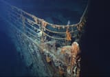 Titanic_wreck_bow