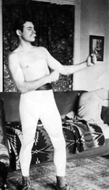 hemingway-posing-shirtless-1