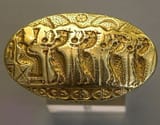 Gold_ring_with_relief_sitting_goddess_and_genii_Mycenaean,_NAMA_6208_080858