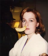 gillian-anderson-on-the-set-of-the-x-files-1990s-v0-8rd2vpydo0ee1