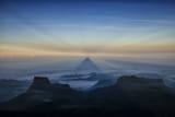 Shadow_of_the_peak_when_sun_rising