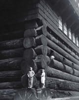 world-largest-log-cabin-portland (6)
