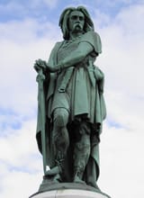 3023px-The_colossal_statue_of_Vercingetorix,_Alesia_(13178002504)
